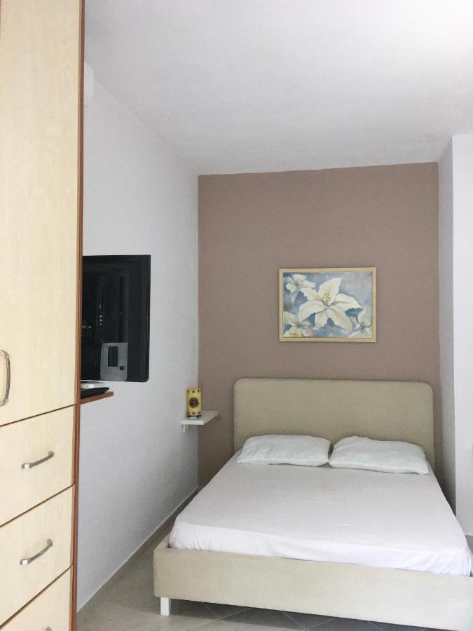 סרנדה Lr Apartments מראה חיצוני תמונה